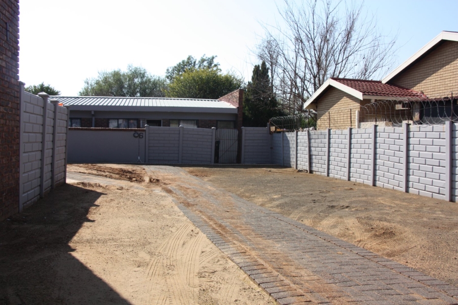 2 Bedroom Property for Sale in Pellissier Free State